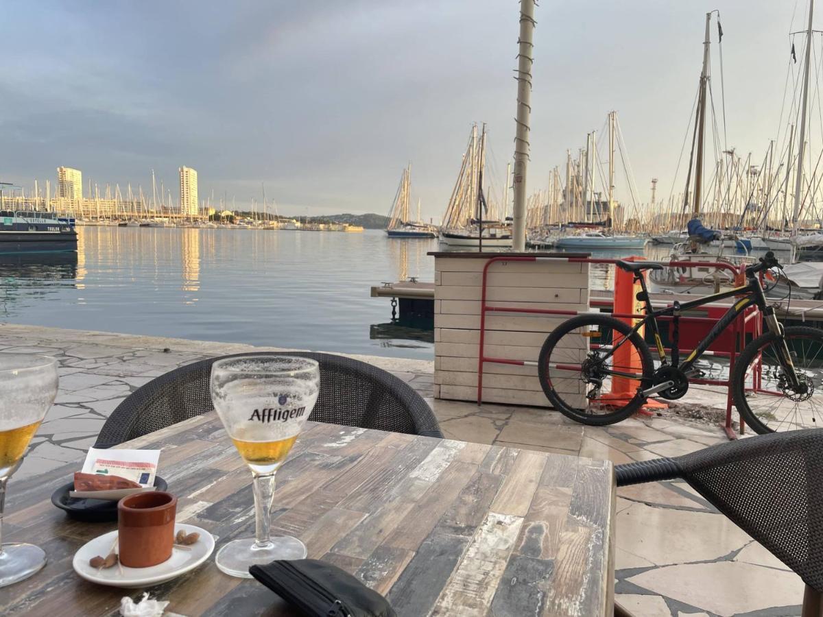 Appartement Mignon Calme Douillet Ascenseur Clim Etage Eleve Proche Parking Et Toutes Commodites Au Coeur Du Toulon Historique Zewnętrze zdjęcie