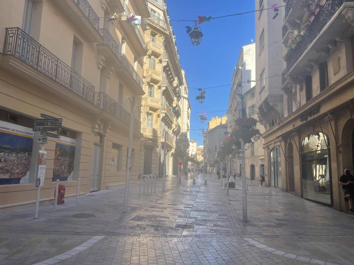 Appartement Mignon Calme Douillet Ascenseur Clim Etage Eleve Proche Parking Et Toutes Commodites Au Coeur Du Toulon Historique Zewnętrze zdjęcie